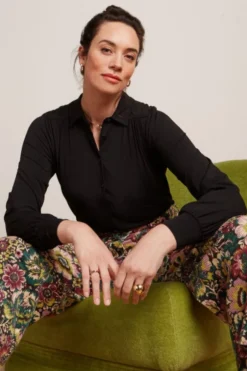 Sale Carina blus Black Toppar