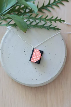 Clearance Halsband silverkedja Red cubes Halsband & Armband