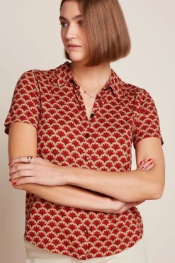 Hot Maisie blus True red Toppar